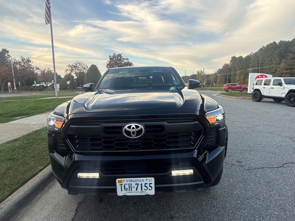 Used 2024 Toyota Tacoma TRD Off-Road w/ TRD Off Road Upgrade Package AWD/4WD image 9