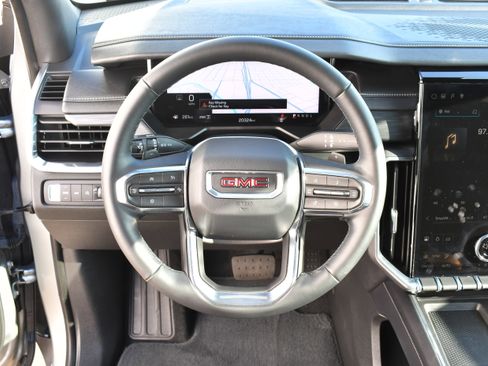 Used 2025 GMC Acadia Elevation image 16