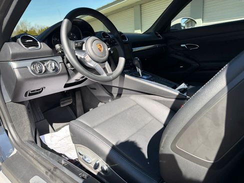 Used 2022 Porsche 718 Cayman image 11