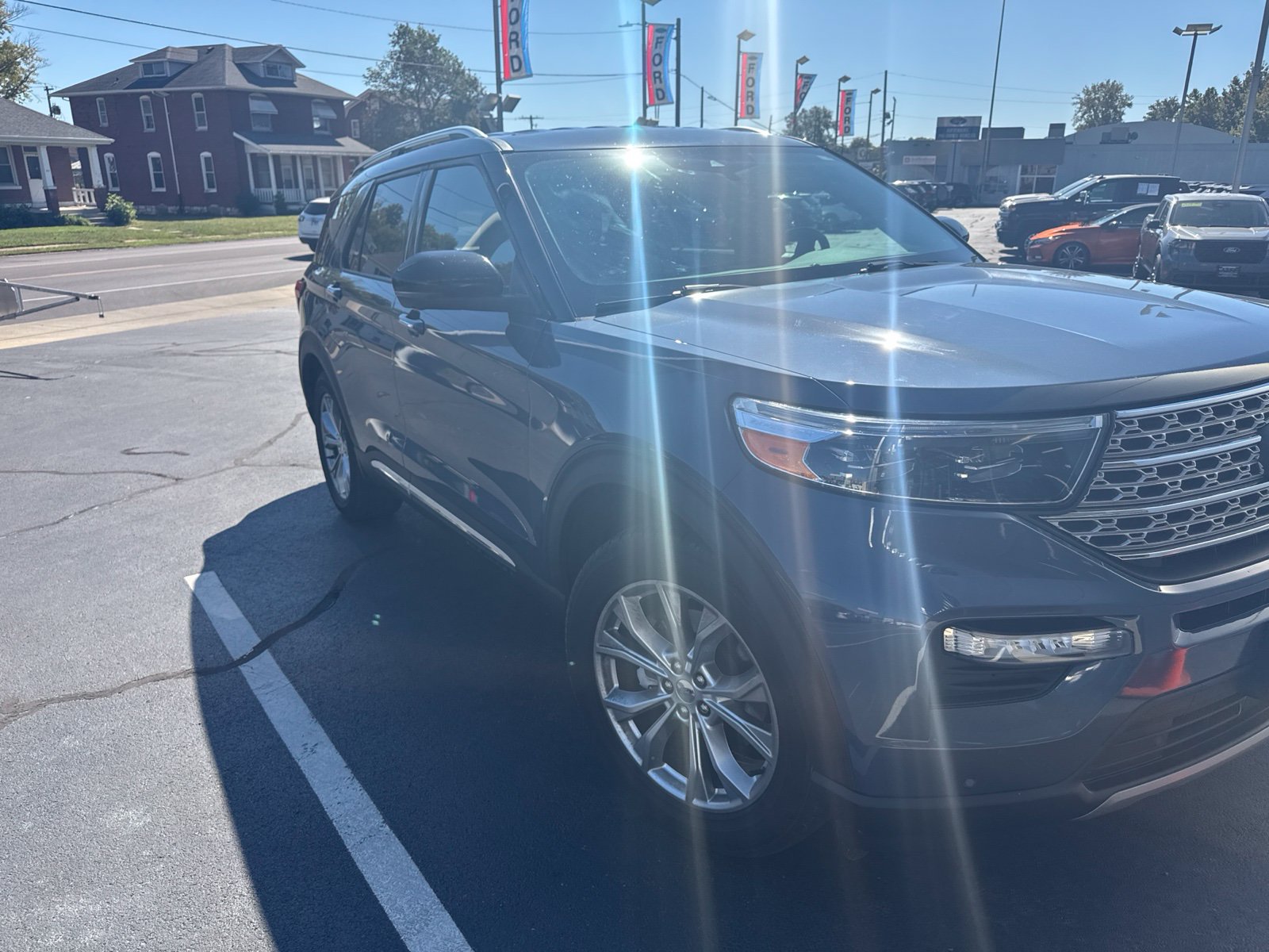 Used 2021 Ford Explorer Limited w/ Equipment Group 301A AWD/4WD image 1