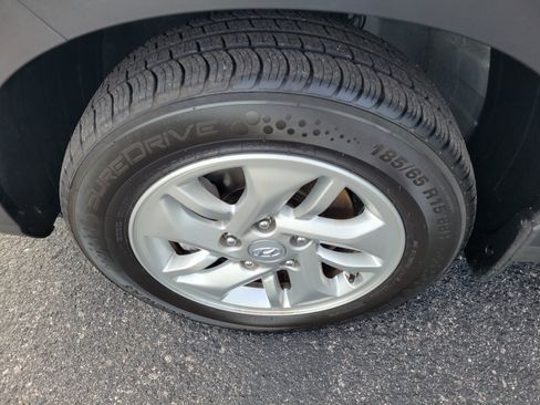 Used 2021 Hyundai Venue SE FWD image 34