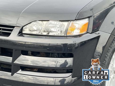 Used 2003 Isuzu Axiom S image 10