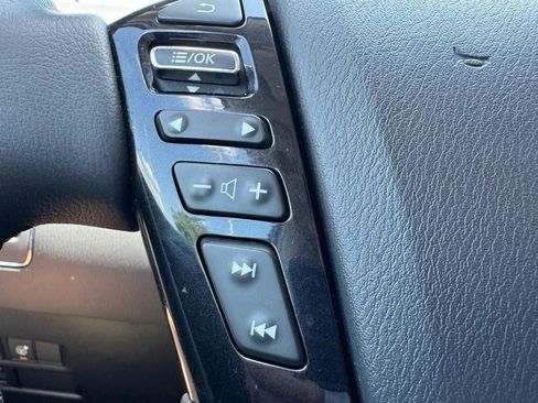 Used 2024 Nissan Armada SL w/ Captain's Chairs Package image 18