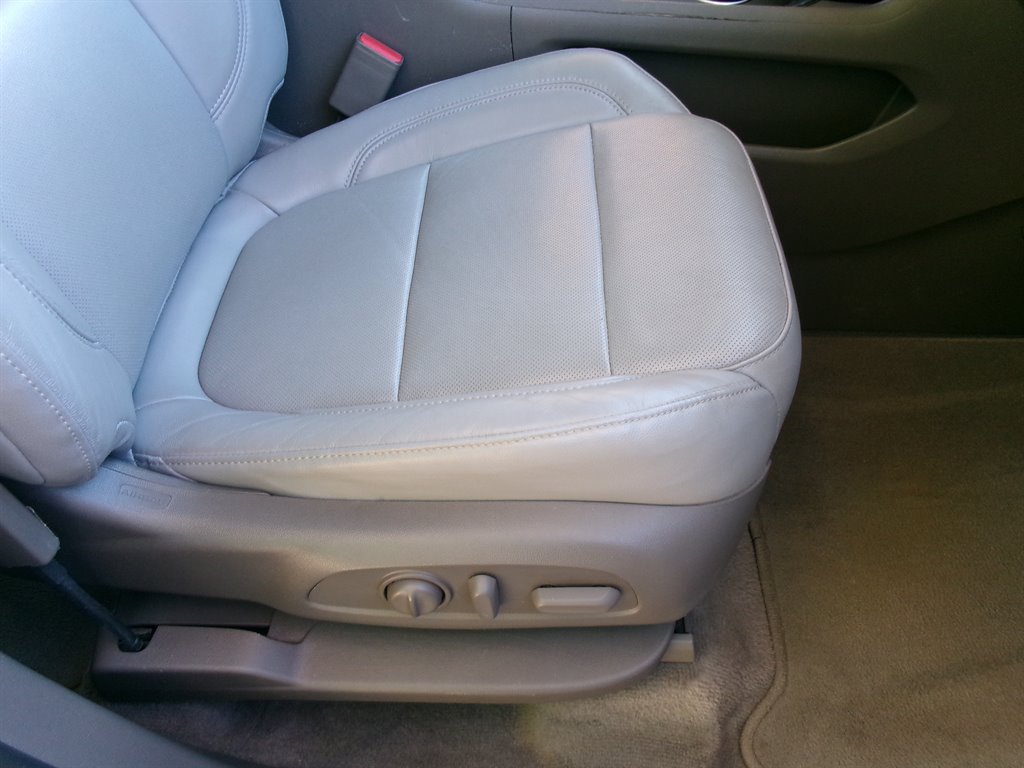 Used 2020 Chevrolet Traverse Premier FWD image 16