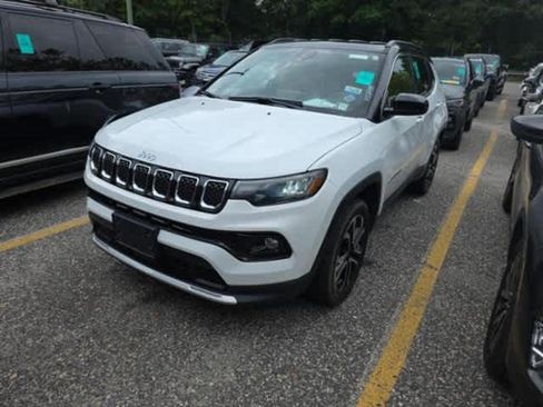 Used 2023 Jeep Compass Limited AWD/4WD image 3