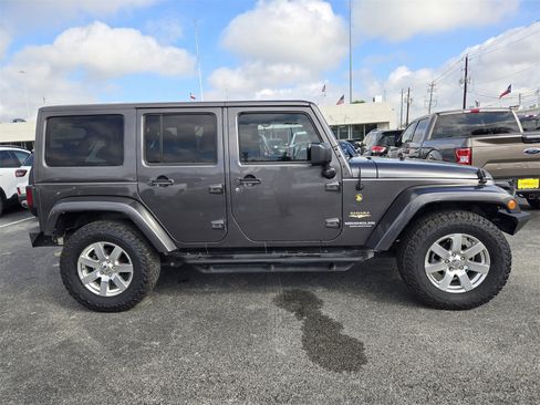 Used 2014 Jeep Wrangler Unlimited Sahara w/ Connectivity Group image 4