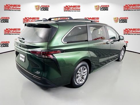 Certified 2024 Toyota Sienna XLE image 17