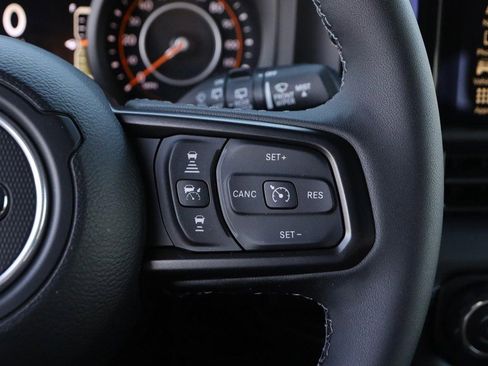 Used 2025 Jeep Wrangler Unlimited Rubicon image 15