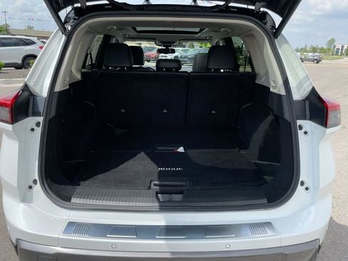 Used 2025 Nissan Rogue SL w/ Tech Package image 16