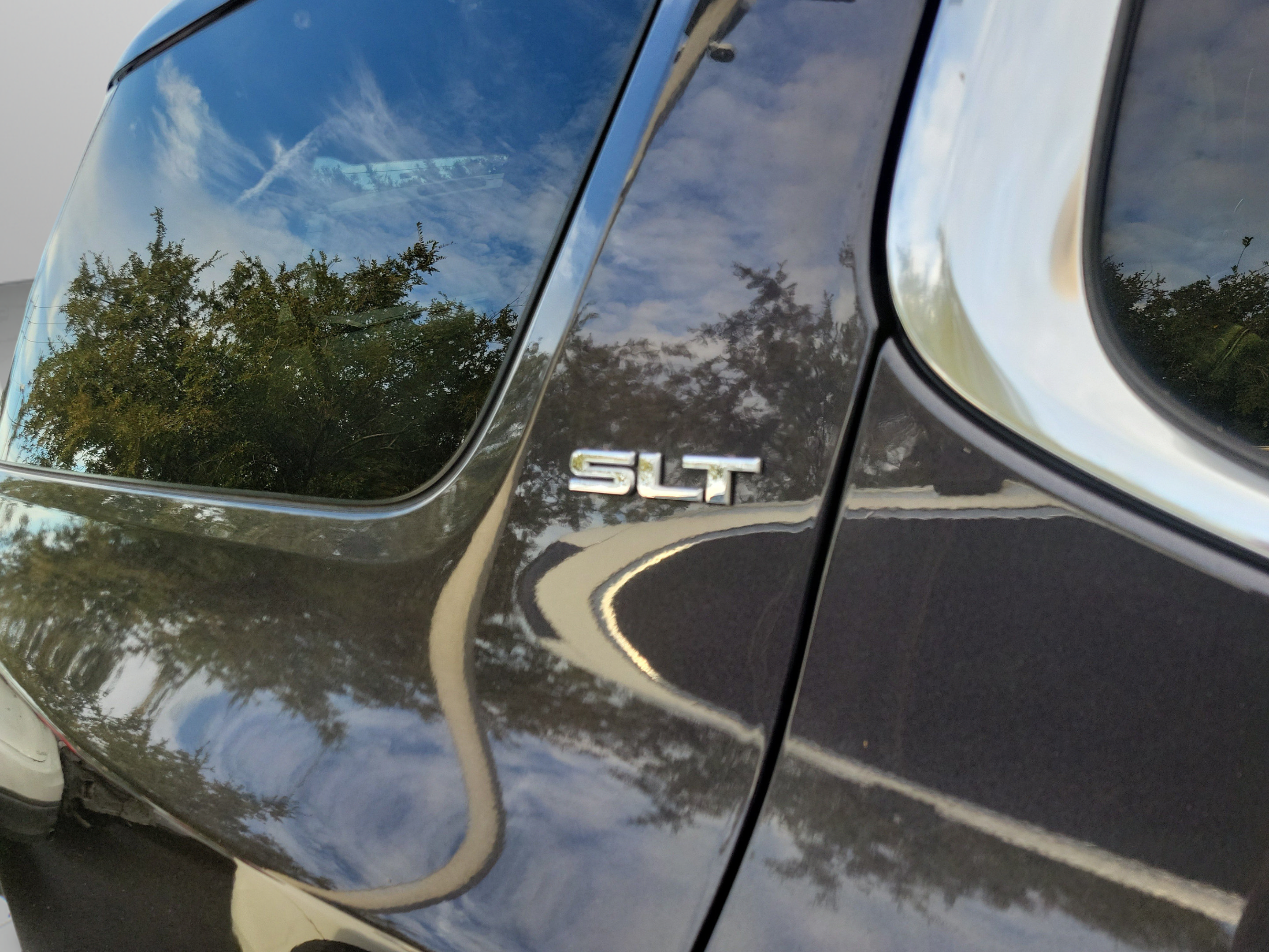 Used 2017 GMC Acadia SLT FWD image 17