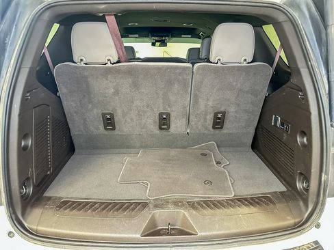 Used 2024 GMC Yukon SLT w/ SLT Luxury Package AWD/4WD image 17