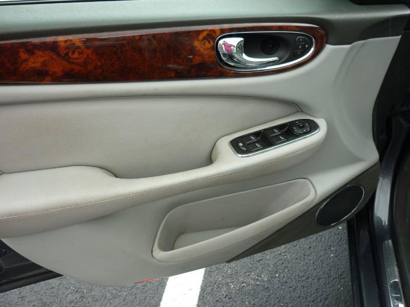 Used 2004 Jaguar XJ8 RWD image 20