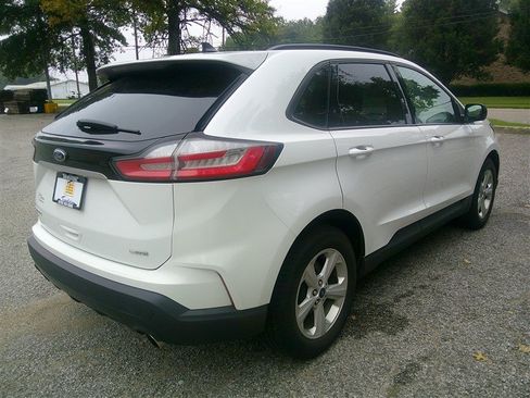 Used 2020 Ford Edge SE FWD image 5