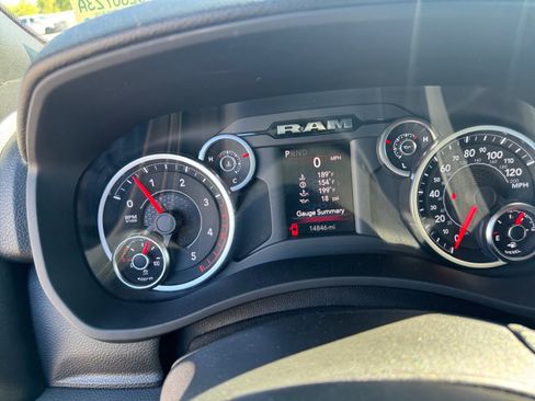 Used 2025 RAM 3500 Big Horn AWD/4WD image 19