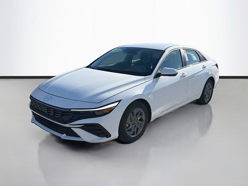 Used 2025 Hyundai Elantra Blue image 7
