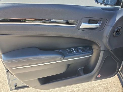 Used 2017 Chrysler 300 S AWD/4WD image 10
