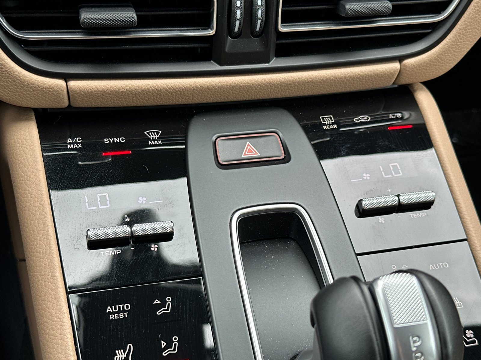 Certified 2026 Porsche Macan AWD/4WD image 38