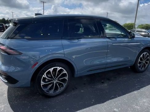 Used 2025 Lincoln Nautilus Reserve AWD/4WD image 2