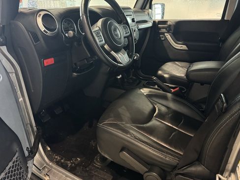 Used 2015 Jeep Wrangler Unlimited Rubicon image 5