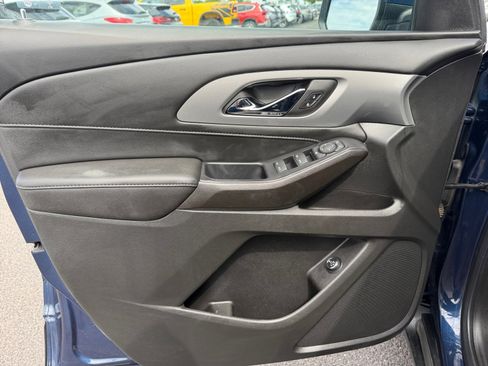 Used 2022 Chevrolet Traverse LT image 13