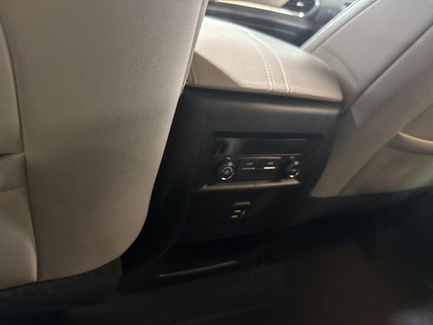 Used 2023 Chevrolet Traverse LT image 18