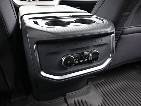 New 2025 Ford Expedition Active image 25