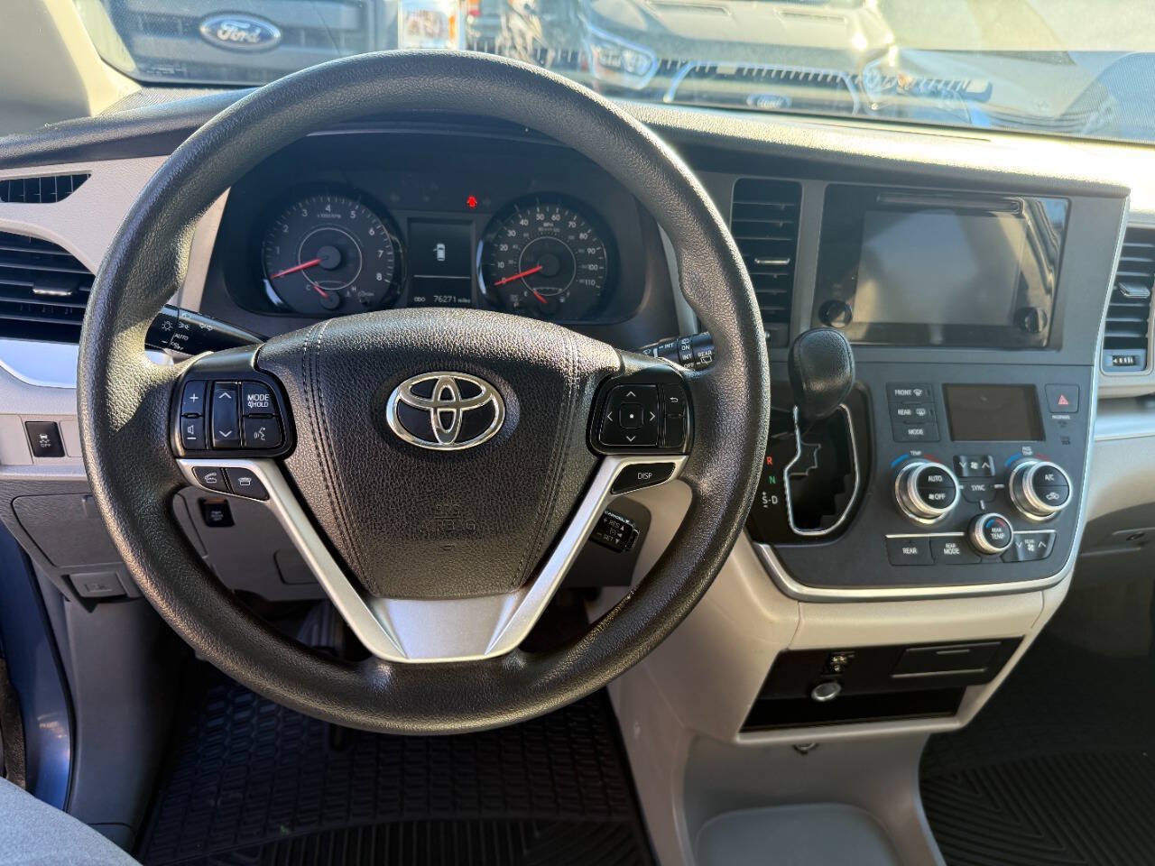 Used 2015 Toyota Sienna LE FWD image 20