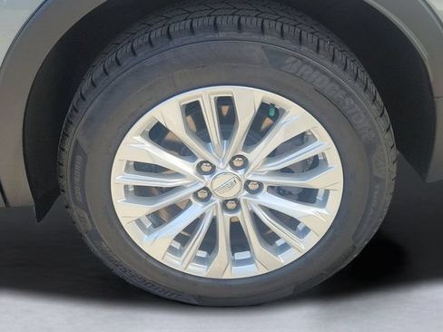 Used 2024 Cadillac XT4 Luxury FWD image 9