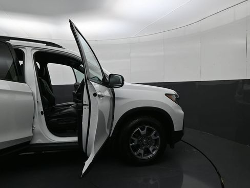 Used 2022 Honda Passport TrailSport image 9