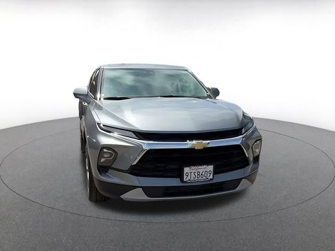 Used 2025 Chevrolet Blazer LT FWD image 3