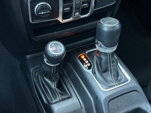 Used 2023 Jeep Wrangler Unlimited Sahara AWD/4WD image 21