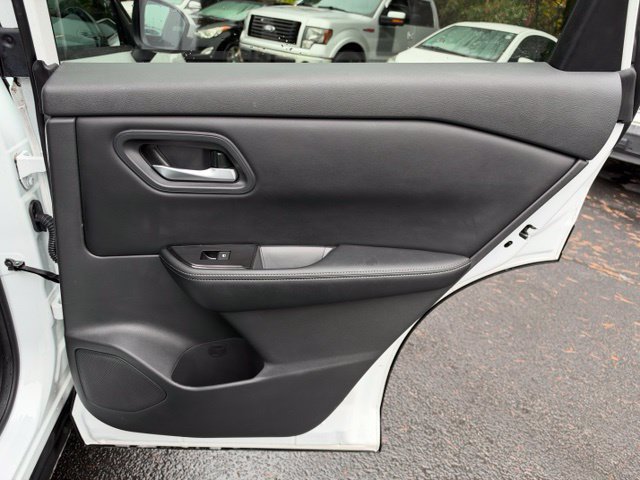 Used 2024 Nissan Rogue SV AWD/4WD image 16