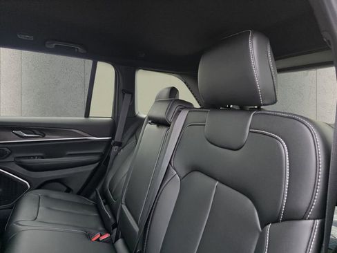 New 2026 Jeep Grand Cherokee Limited RWD image 7
