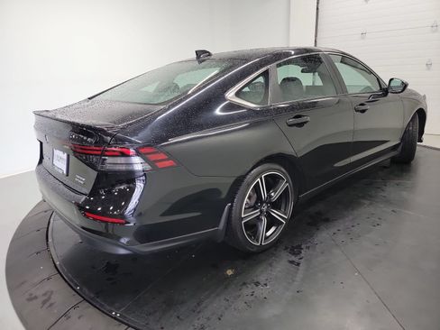 Used 2023 Honda Accord Sport image 9