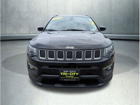Used 2020 Jeep Compass Latitude w/ Cold Weather Group AWD/4WD image 11