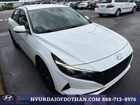 Certified 2023 Hyundai Elantra SEL FWD image 5