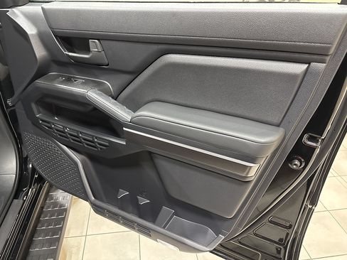 New 2026 Toyota 4Runner SR5 AWD/4WD image 19