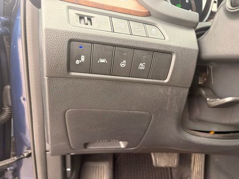 Used 2017 Hyundai Santa Fe Limited FWD image 27