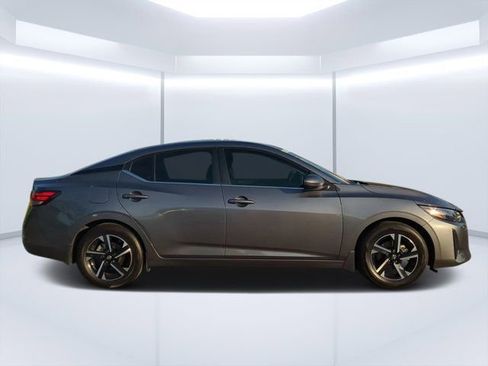 Used 2025 Nissan Sentra SV w/ Trunk Package FWD image 2