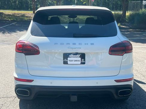 Used 2017 Porsche Cayenne AWD/4WD image 4