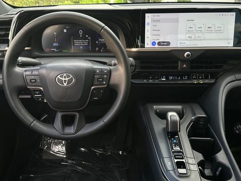 Used 2023 Toyota Crown XLE image 29