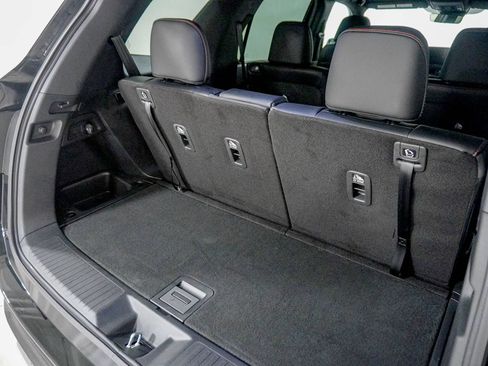 Used 2025 Honda Pilot TrailSport image 9