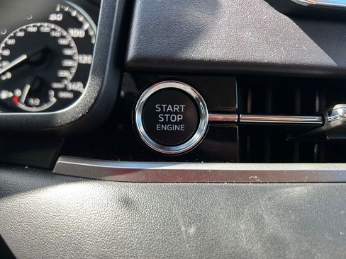 Used 2024 Mitsubishi Outlander SE Black Edition image 29