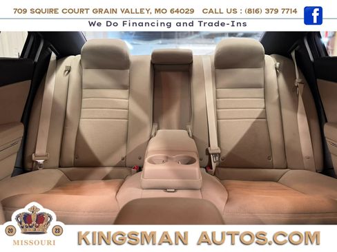 Used 2012 Dodge Charger SXT image 29