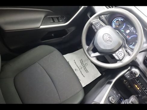 Used 2025 Toyota RAV4 XLE image 20