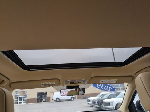 Used 2019 Toyota Highlander XLE FWD image 30