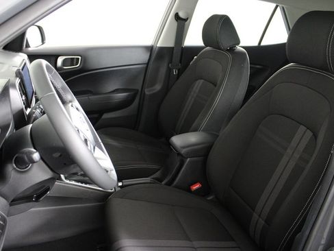 Certified 2025 Hyundai Venue SEL FWD image 20