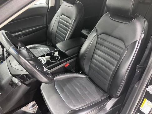 Used 2017 Ford Edge SEL image 17