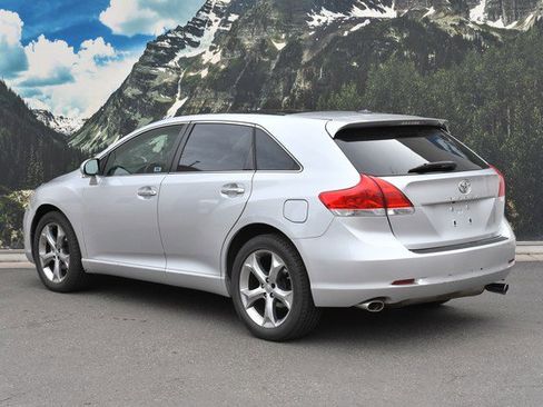 Used 2010 Toyota Venza 4dr Wgn V6 AWD (Natl) image 9