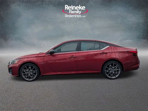 Used 2023 Nissan Altima 2.0 SR image 9